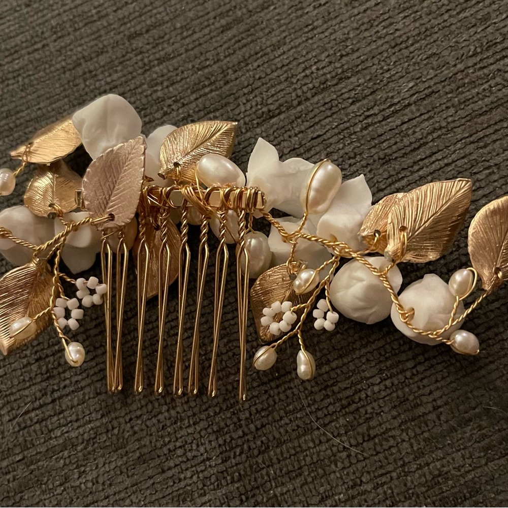 Floral Hair Comb - Picture 3 of 3